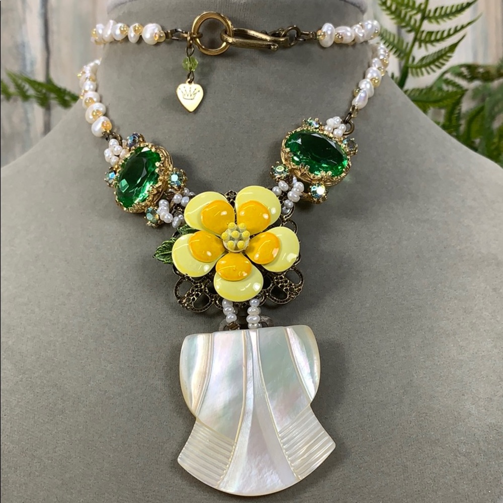 Vintage-Inspired Yellow Flower & Mother-of-Pearl Statement Necklace